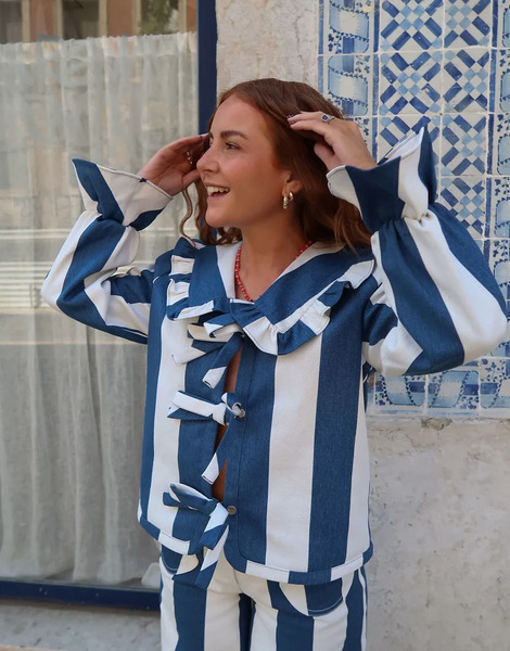  Labelrail Chaqueta Azul Marino Y Crema A Rayas Estilo Circense Con Detalle De Lazada De Labelrail X Rebecca Olivia 