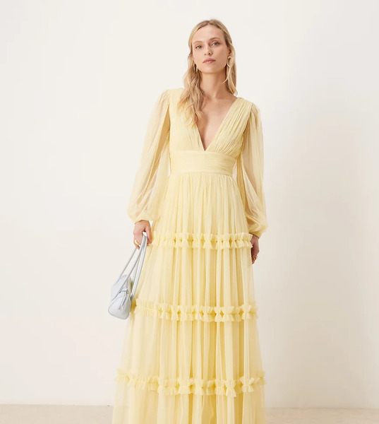  Lace & Beads Petite Vestido Largo Amarillo Limón De Tul Con Cuello De Pico Y Mangas Transparentes De Lace & Beads Petite 