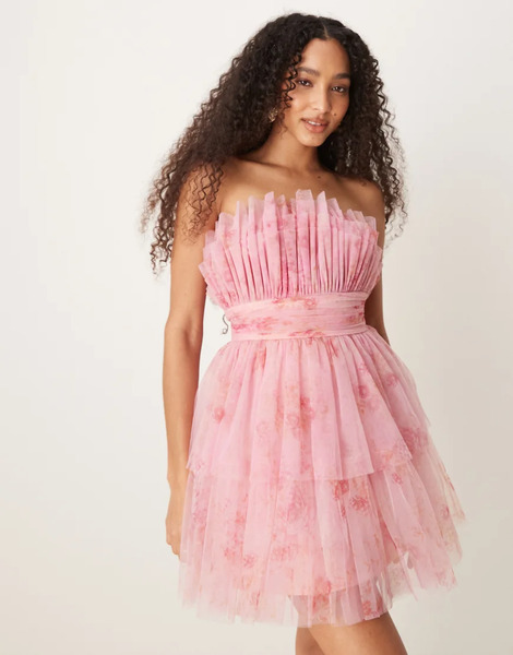 Lace & Beads Vestido Corto Rosa Pastel Escalonado Con Escote Palabra De Honor Y Estampado Floral De Tul De Lace & Beads 