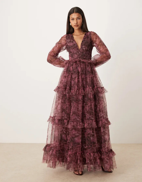  Lace & Beads Vestido Largo Color Baya Escalonado Con Estampado Floral, Escote Pronunciado Y Mangas Transparentes De Tul De Lace And Beads-rojo 