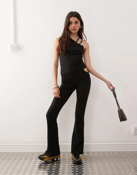  Lioness Pantalones Negros De Talle Bajo Con Detalle De Abertura Y Correas Con Hebillas Rebel De Lioness (parte De Un Conjunto) 