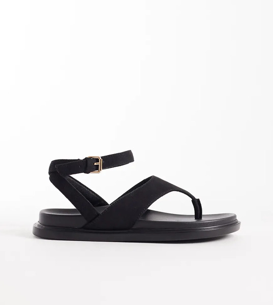  London Rebel Wide Fit Sandalias De Dedo Negras Con Tira Al Tobillo, Detalle De Hebilla Y Acabado Microtexturizado Anya De London Rebel Wide Fit-negro 