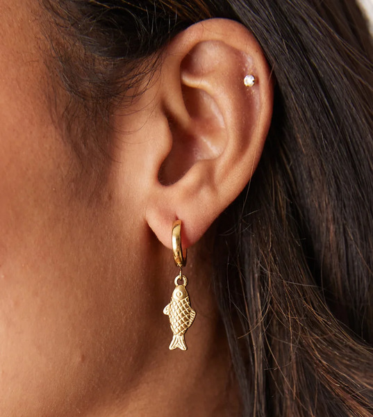  Lost Souls Pendientes De Aro Pequeños Con Charm De Pez De Acero Inoxidable Chapado En Oro De 18 Quilates De Lost Souls-dorado 