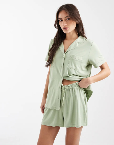  Loungeable Conjunto Verde Salvia Apagado De Camisa De Manga Corta Y Pantalones Cortos De Punto Liso Muy Suave De Loungeable 