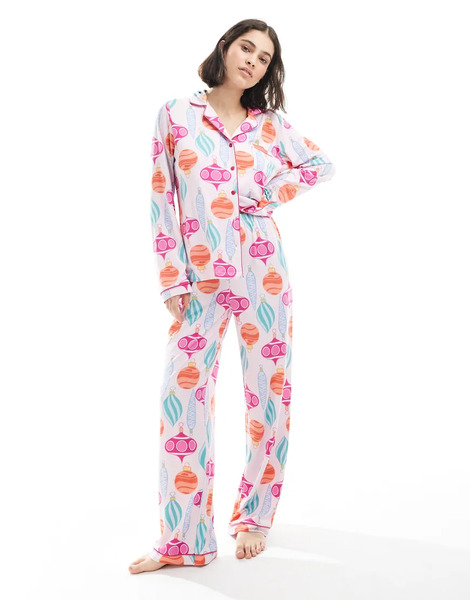  Loungeable Pijama Rojo De Pantalones De Pernera Ancha Y Top Con Estampado De Adornos De Navidad Y Cuello De Solapas De Tejido Suave De Punto Liso De Loungeable-multicolor 
