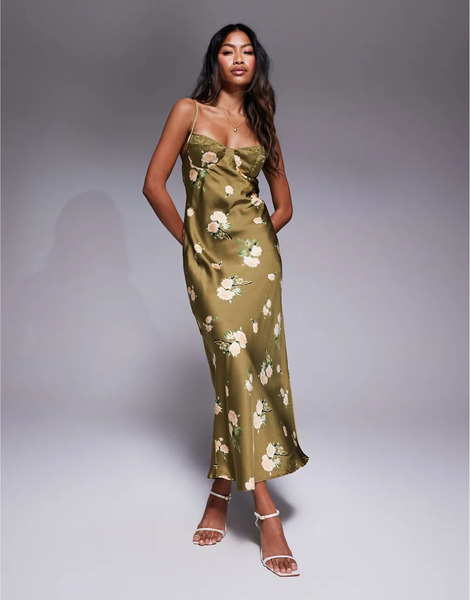 Love Triangle Vestido Largo Verde Oliva Oscuro Con Estampado Floral Y Ribete De Encaje En Las Copas De Satén De Love Triangle 