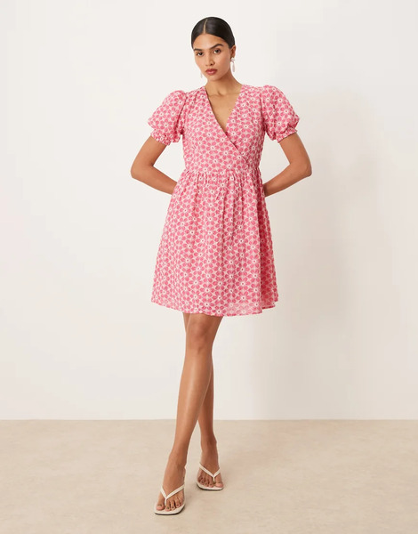  Lovedrobe Vestido Corto Rosa De Manga Corta Con Diseño Con Abalorios Y Parte Delantera Efecto Cruzado De Lovedrobe 