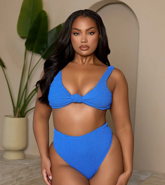  Moda Minx Curve Top De Bikini Azul Cobalto Con Detalle Anudado En La Parte Delantera De Tejido Rugoso De Moda Minx Curve X Bernadette Afia 