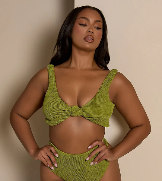  Moda Minx Curve Top De Bikini Caqui Con Detalle Anudado En La Parte Delantera De Tejido Rugoso De Moda Minx Curve X Bernadette Afia-verde 