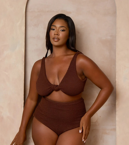  Moda Minx Curve Top De Bikini Marrón Café Estilo Bralette Con Detalle Anudado De Tejido Fruncido De Moda Minx Curve X Alessa Tyrrell-charles 