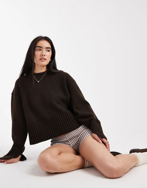  Monki Jersey Marrón Chocolate Oscuro De Cuello Redondo Con Detalle En El Bajo Y Puños Acanalados De Punto De Monki-brown 