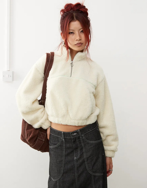  Monki Sudadera Polar Blanco Hueso Con Media Cremallera Y Ribetes Verde Menta En Contraste De Borreguito De Monki 