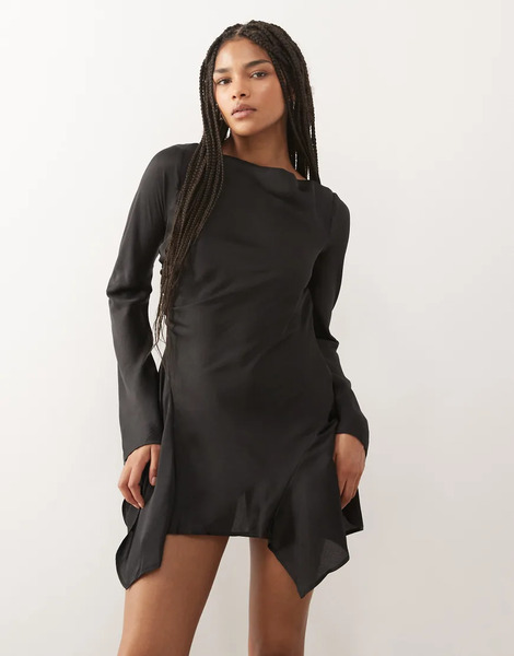  Monki Vestido Corto Negro De Manga Larga Con Vuelo Y Espalda Abierta Con Lazada De Satén Efecto Rugoso De Monki 