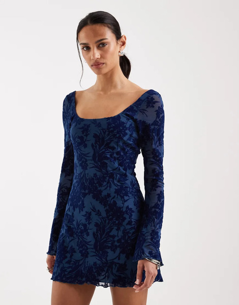  Motel Vestido Corto Azul Cobalto De Manga Larga Con Diseño Flocado De Hojas Oscuras Bindara De Motel-azul Marino 