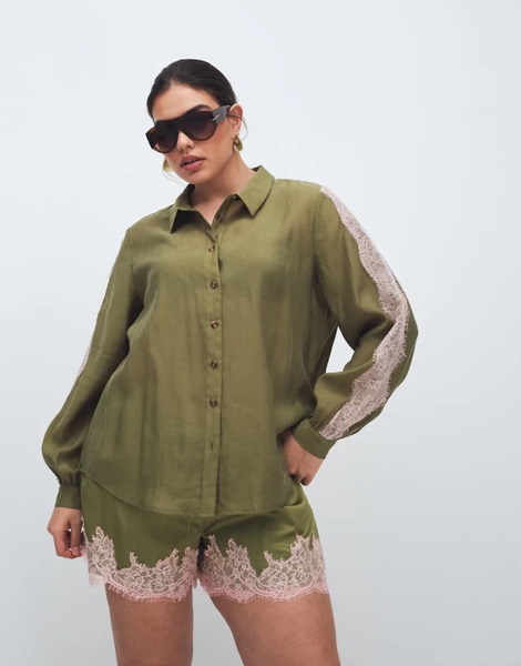  Never Fully Dressed Camisa Verde Oliva Abotonada De Satén Con Detalles De Encaje De Never Fully Dressed (parte De Un Conjunto) 