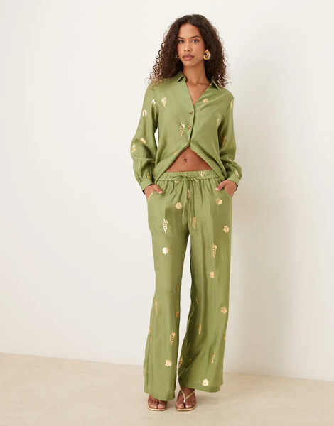  Never Fully Dressed Pantalones Caquis De Pernera Ancha Con Conchas Doradas De Never Fully Dressed (parte De Un Conjunto)-verde 