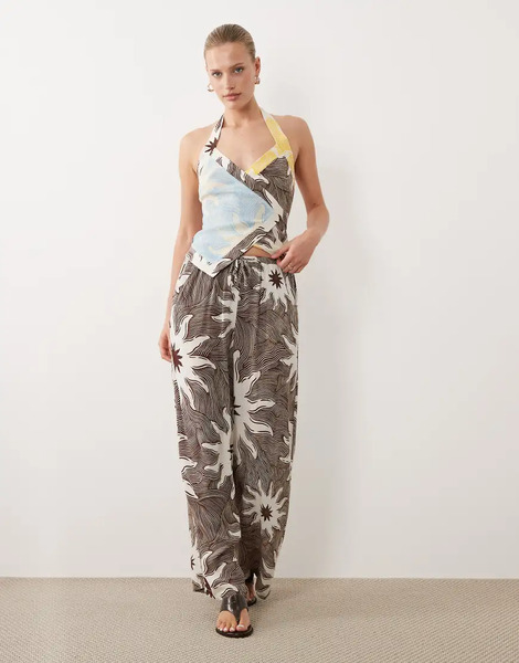  Never Fully Dressed Never Fully Dressed - Parte De Un Conjunto - Pantalones Marrones De Pernera Ancha Con Estampado De Sol Y Cordón Ajustable-marrón 