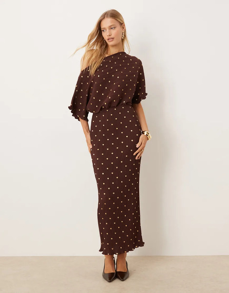 Never Fully Dressed Vestido Largo Marrón Chocolate Plisado Con Estampado De Lunares Y Hombro Caído Tilly De Never Fully Dressed-brown 
