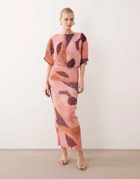  Never Fully Dressed Vestido Largo Rosa Plisado Con Estampado De Lunares Metalizados Y Hombro Caído Tilly De Never Fully Dressed 