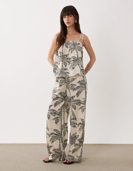  New Look Pantalones Playeros Color Crema Con Estampado Monocromático De Palmeras De New Look (parte De Un Conjunto)-blanco 
