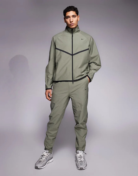  Nike Joggers Gris Claro Tech Shori De Nike 