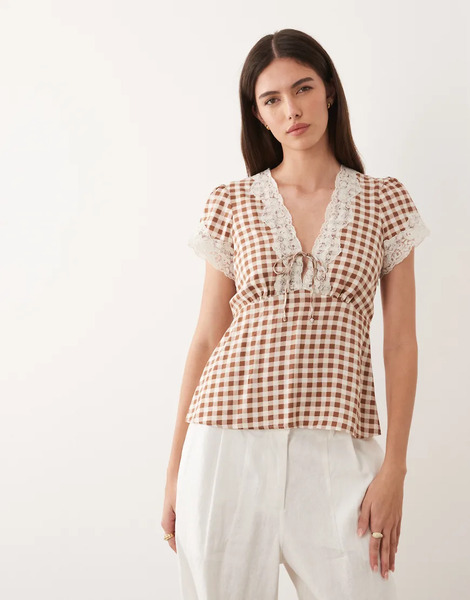  Nobody's Child Blusa A Cuadros Vichy Marrones De Manga Corta Con Cuello De Pico Y Ribete De Encaje Maeve De Nobody's Child-marrón 