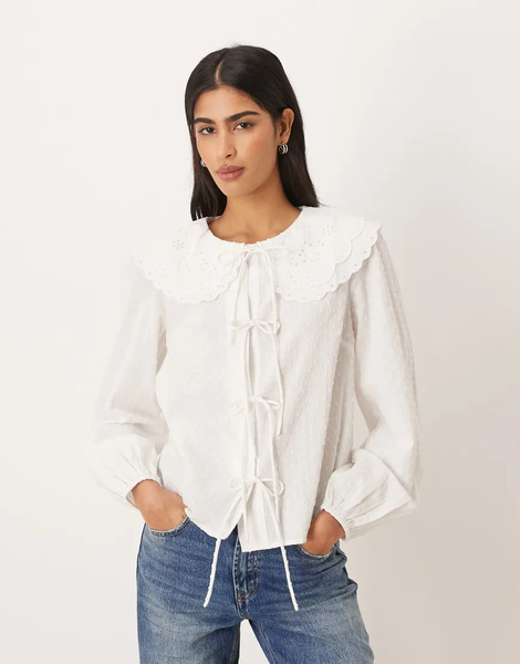  Nobody's Child Camisa Blanca Bordada Con Cuello De Solapas Extragrandes Y Lazadas Delanteras De Plumeti Jolie De Nobody's Child-blanco 
