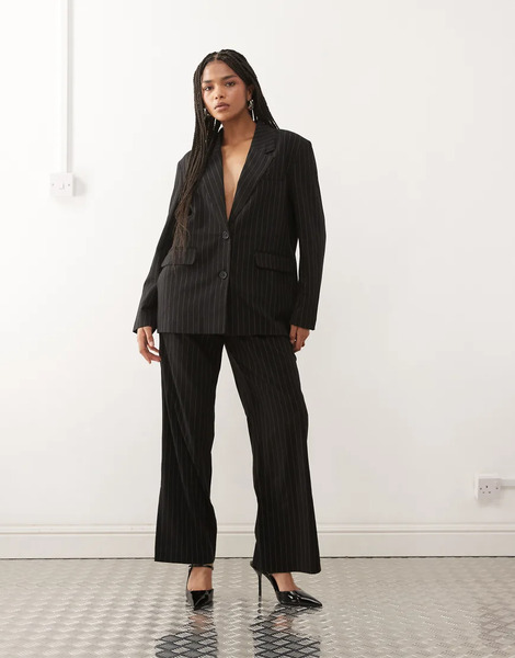  Noisy May Pantalones De Sastre Negros De Corte Suelto Con Raya Diplomática De Noisy May (parte De Un Conjunto) 