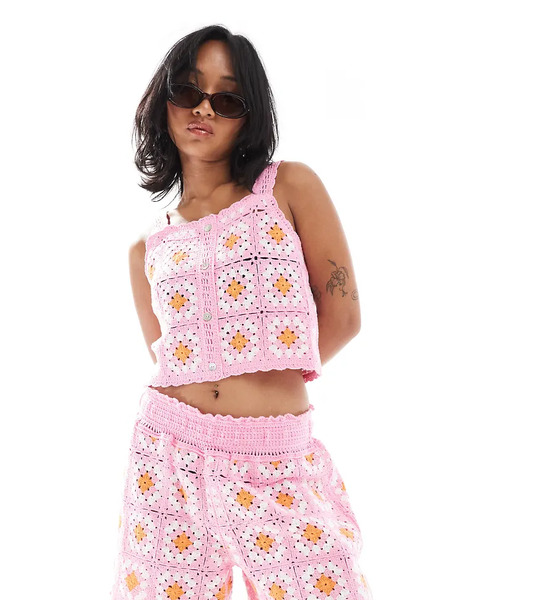  Only Petite Pantalones Cortos Rosas Sin Cierres Con Patrón Floral De Croché De Only Petite (parte De Un Conjunto) 