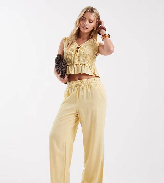  Only Petite Top Amarillo Pálido Fruncido Con Lazada Delantera De Mezcla De Lino De Only Petite (parte De Un Conjunto) 