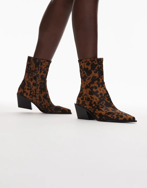   Other Stories Botas Marrones De Tacón Con Estampado De Vaca Efecto Pelo Y Puntera Fina De Cuero De & Other Stories-neutro 