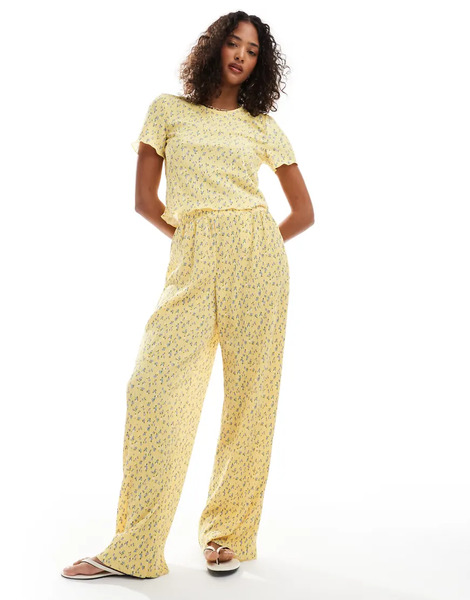  Pieces Pantalones Amarillos Muy Plisados De Pernera Ancha Con Estampado De Florecitas De Pieces (parte De Un Conjunto) 