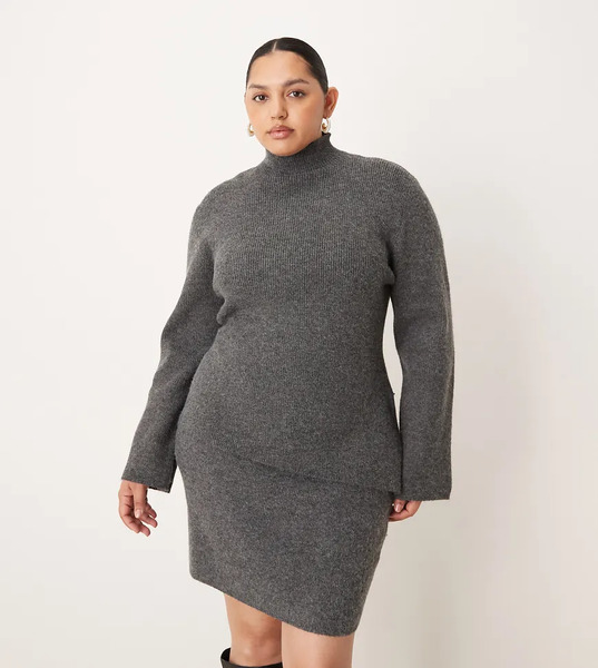  Pretty Lavish Curve Jersey Gris Carbón Con Cuello Vuelto Y Bajo Asimétrico De Punto De Pretty Lavish Curve (parte De Un Conjunto) 