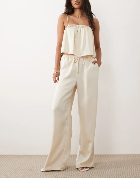  Pretty Lavish Pantalones Blanco Ostra De Pernera Ancha De Satén Mix & Match De Pretty Lavish (parte De Un Conjunto) 