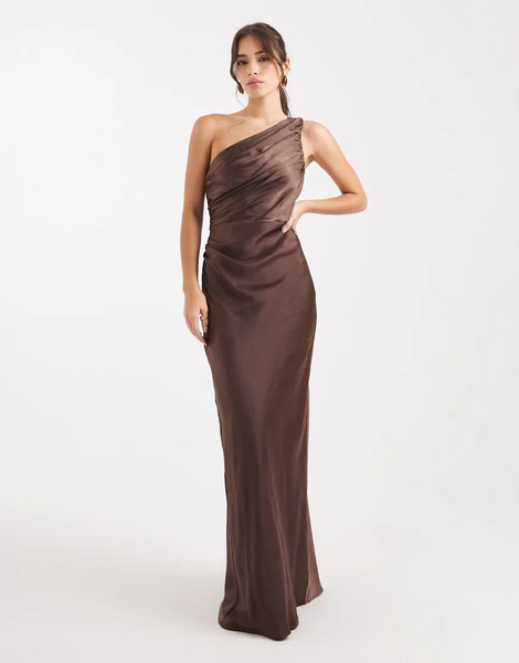  Pretty Lavish Vestido De Dama De Honor Largo Marrón Chocolate Asimétrico Y Fruncido De Satén Juliet De Pretty Lavish-brown 