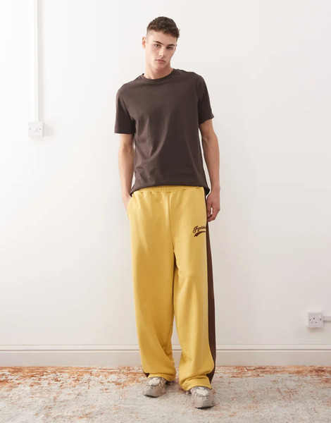  Reclaimed Vintage Joggers Amarillo Mostaza De Pernera Ancha Con Raya Lateral Marrón De Tejido Grueso De Reclaimed Vintage 