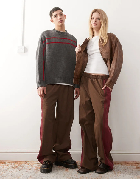 Reclaimed Vintage Pantalones De Sastre Marrones Unisex Sin Cierres Con Franja Lateral Burdeos De Reclaimed Vintage-neutro 