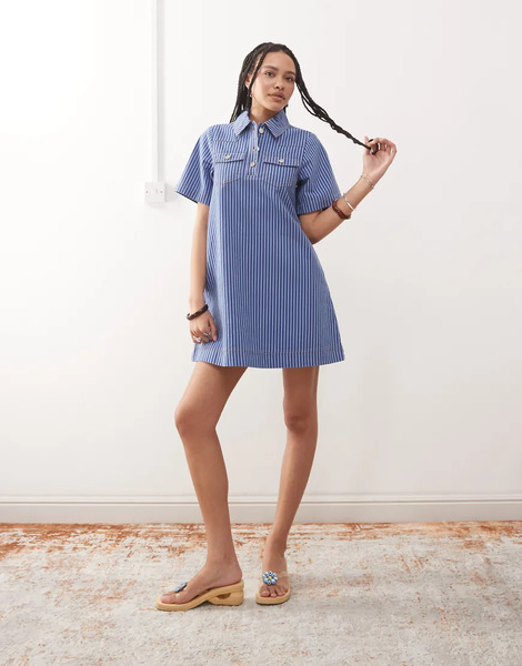  Reclaimed Vintage Vestido Vaquero Corto Azul De Corte Recto Con Raya Diplomática En El Mismo Tono De Reclaimed Vintage 