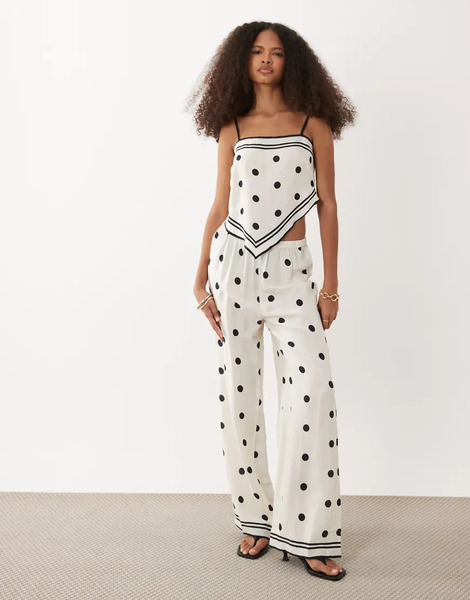  River Island River Island - Parte De Un Conjunto - Pantalones Color Crema De Pernera Ancha Con Estampado De Lunares-blanco 