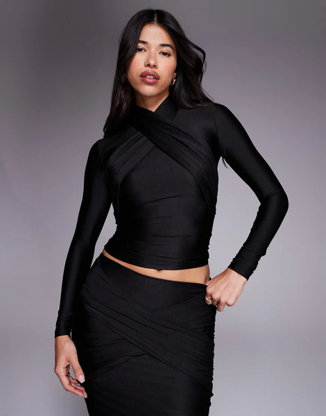  Ruched & Ready Top Negro Con Diseño Moldeador Y Cuello Halter Superpuesto Looked Twice De Ruched & Ready (parte De Un Conjunto) 