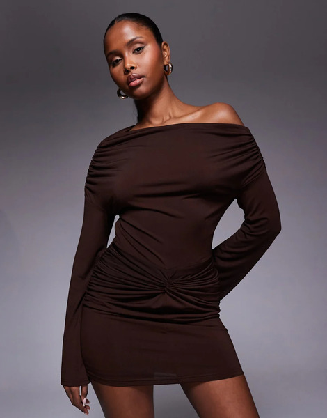  Ruched & Ready Vestido Corto Marrón Chocolate Moldeador Con Hombros Asimétricos, Mangas Acampanadas Y Detalle Retorcido En La Parte Delantera De Ruched & Ready-brown 