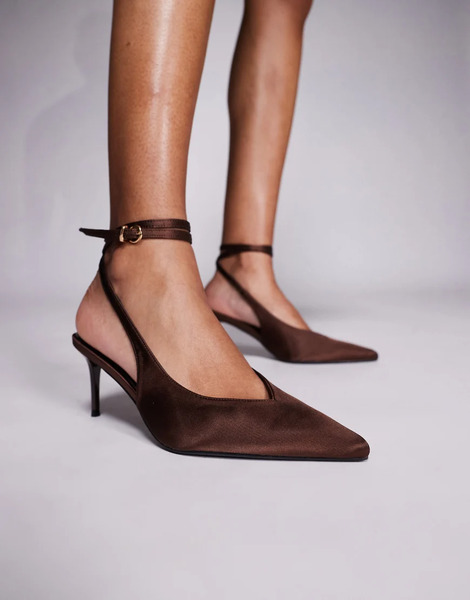  Simmi Shoes Zapatos De Salón Marrón Chocolate De Tacón Con Diseño Anudado A La Pierna De Satén Sonika De Simmi London 