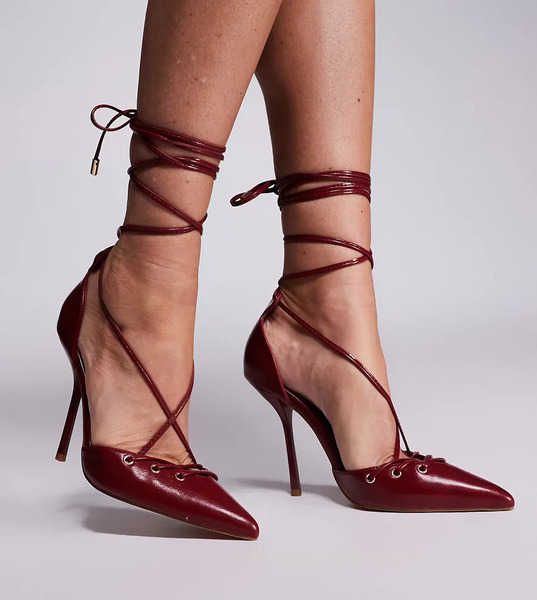  Simmi Wide Fit Zapatos Rojos De Tacón Con Puntera Fina Y Correas Anudadas A La Pierna Onix De Simmi London Wide Fit 