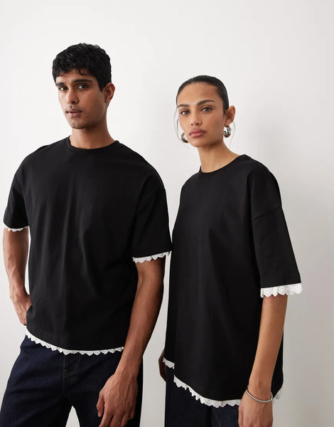  Sister Jane Camiseta Negra Unisex Extragrande Con Ribete De Volantes En Contraste De Algodón De Sister Jane-negro 