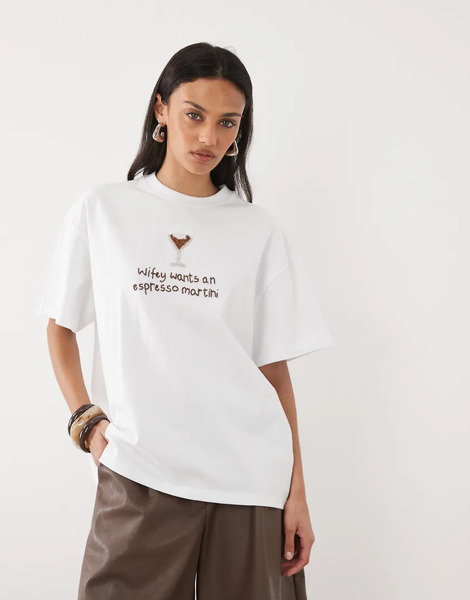  Six Stories Camiseta De Novia Blanca Con Diseño Con Abalorios wifey Wants An Espresso Martini De Six Stories-blanco 