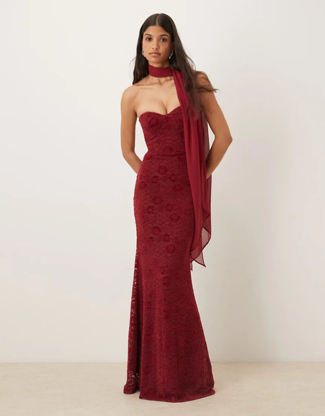  Six Stories Vestido Largo Burdeos Con Escote Palabra De Honor, Diseño Estilo Corsé Y Detalle De Pañuelo Al Cuello De Encaje Y Terciopelo De Six Stories-rojo 