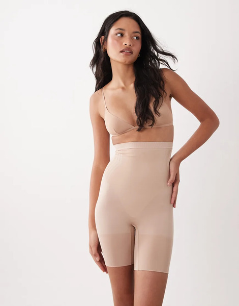  Spanx Pantalones Cortos Beis Chai De Talle Alto Y Largo Hasta Medio Muslo Spanxsculpt Gofigure De Spanx-neutro 