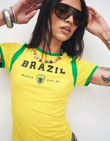  The Frolic Camiseta Amarilla Y Verde Con Diseño Encogido Y Estampado Gráfico Futbolero De Brasil De Tejido Rico En Algodón Exclusiva De The Frolic-amarillo 