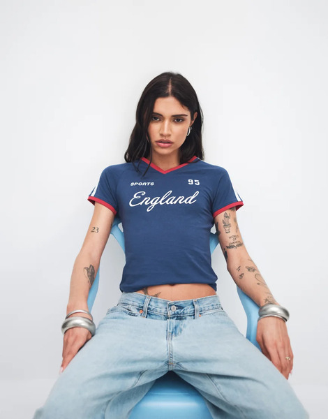  The Frolic Camiseta Azul Marino Con Diseño Encogido Y Estampado Gráfico Futbolero Con Texto england De Tejido Rico En Algodón Exclusiva De The Frolic 