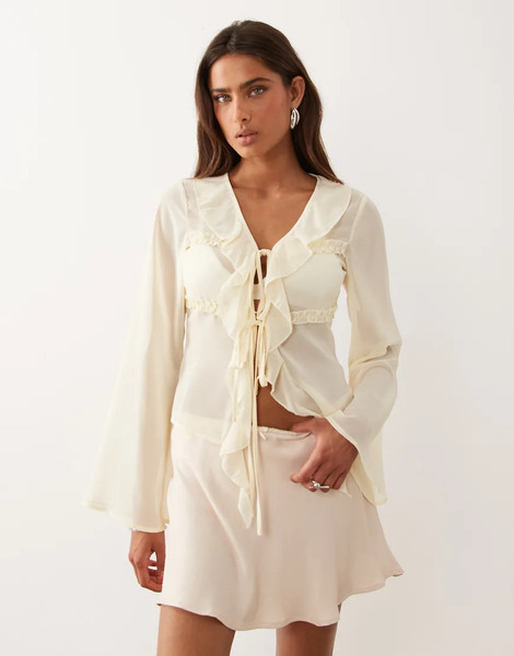  The Frolic The Frolic - Colección Exclusiva - Top Color Crema Con Mangas Acampanadas, Lazada Delantera Y Detalle De Volantes De Chifón Transparente-blanco 